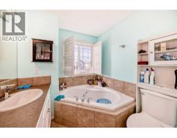 44 Canoe Square Sw, Airdrie, AB T4B2N5 Photo 25