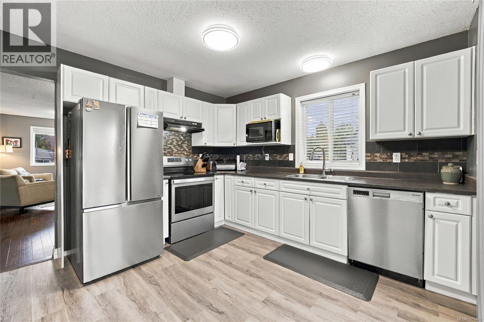 421 Murray St - Image 6
