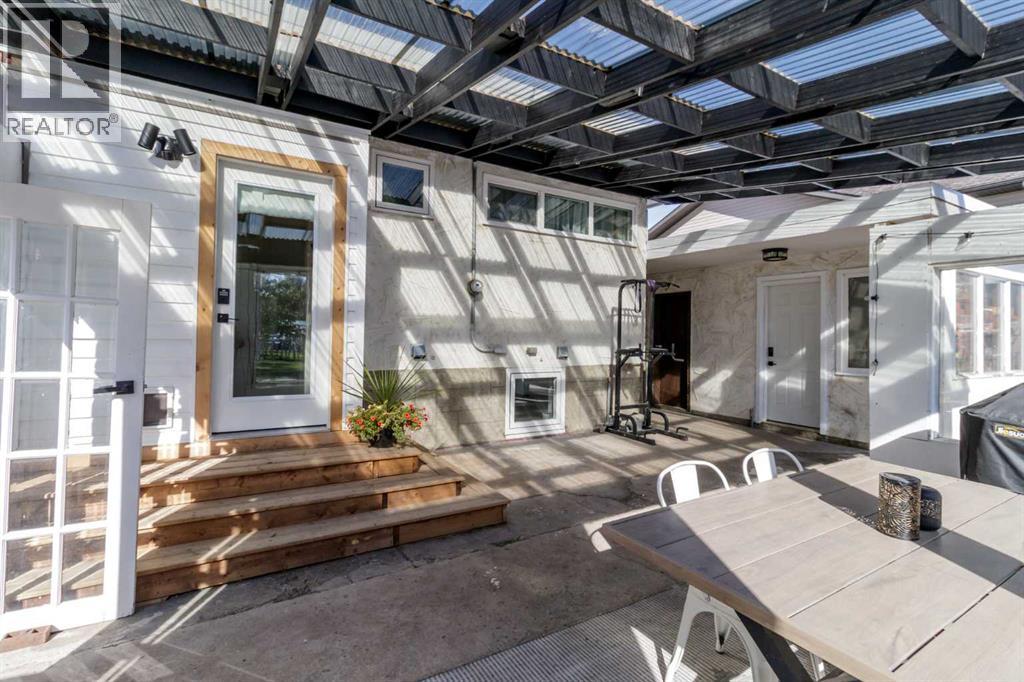 4939 42 Street - 35