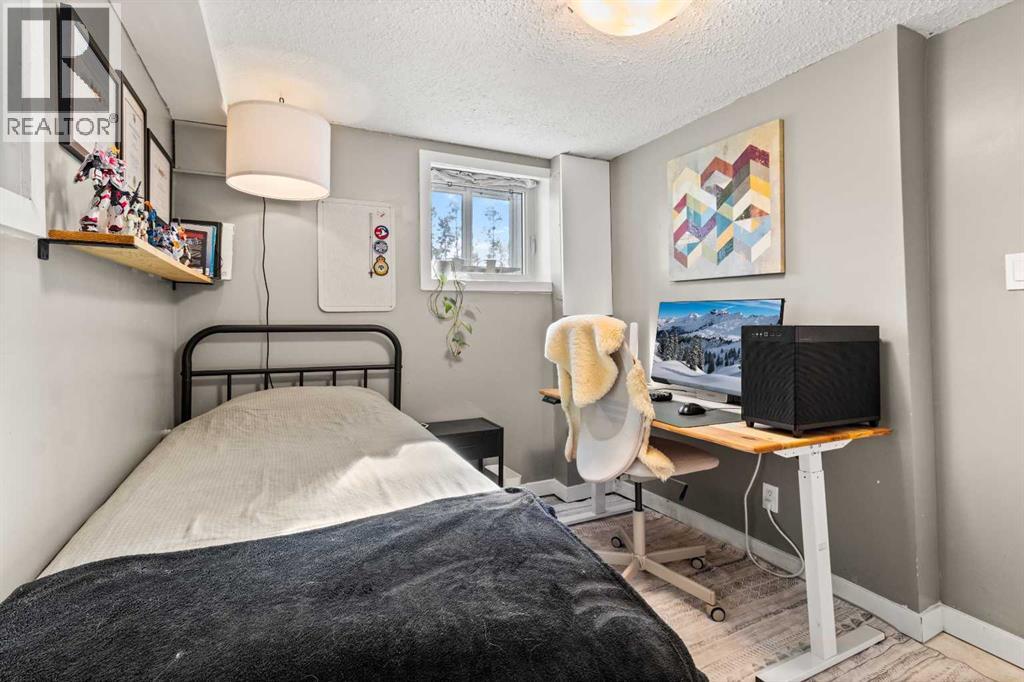 4939 42 Street - 22