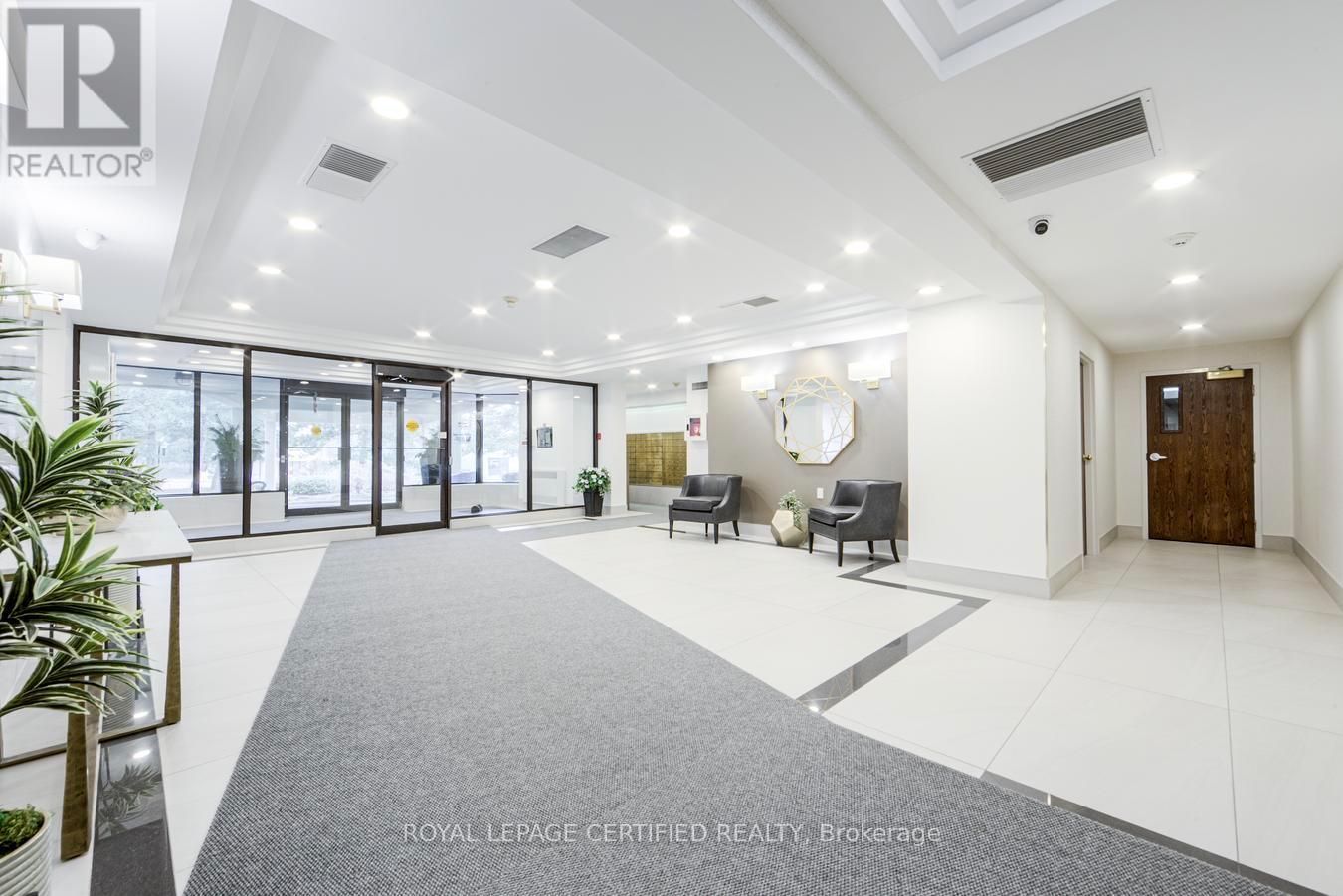 2107- 22 Hanover Road, Brampton, ON photo 5