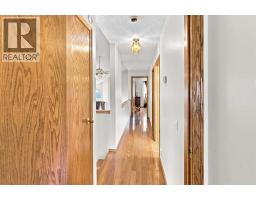 4pc Bathroom - 2709 Signal Hill Bay Sw, Calgary, AB T3H2L5 Photo 12
