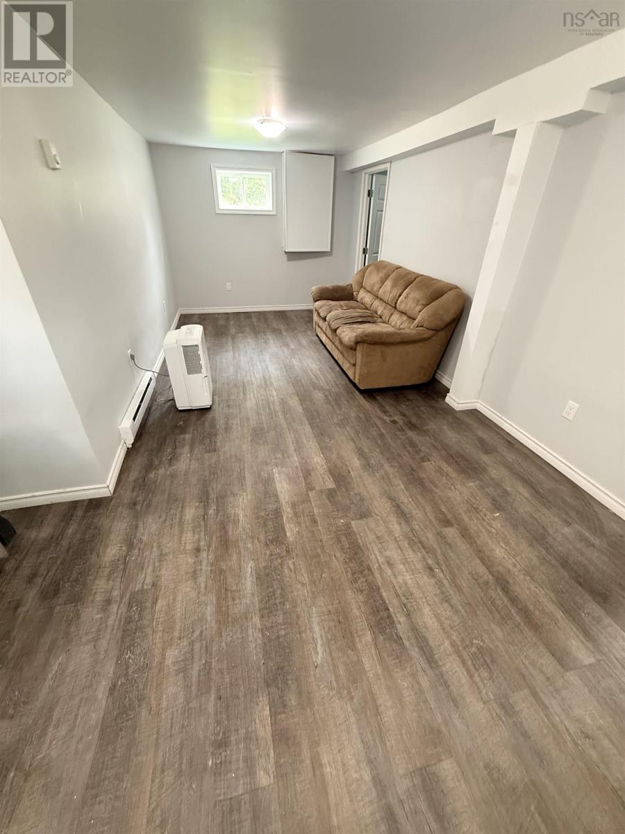 2821 Point Edward Highway - 17