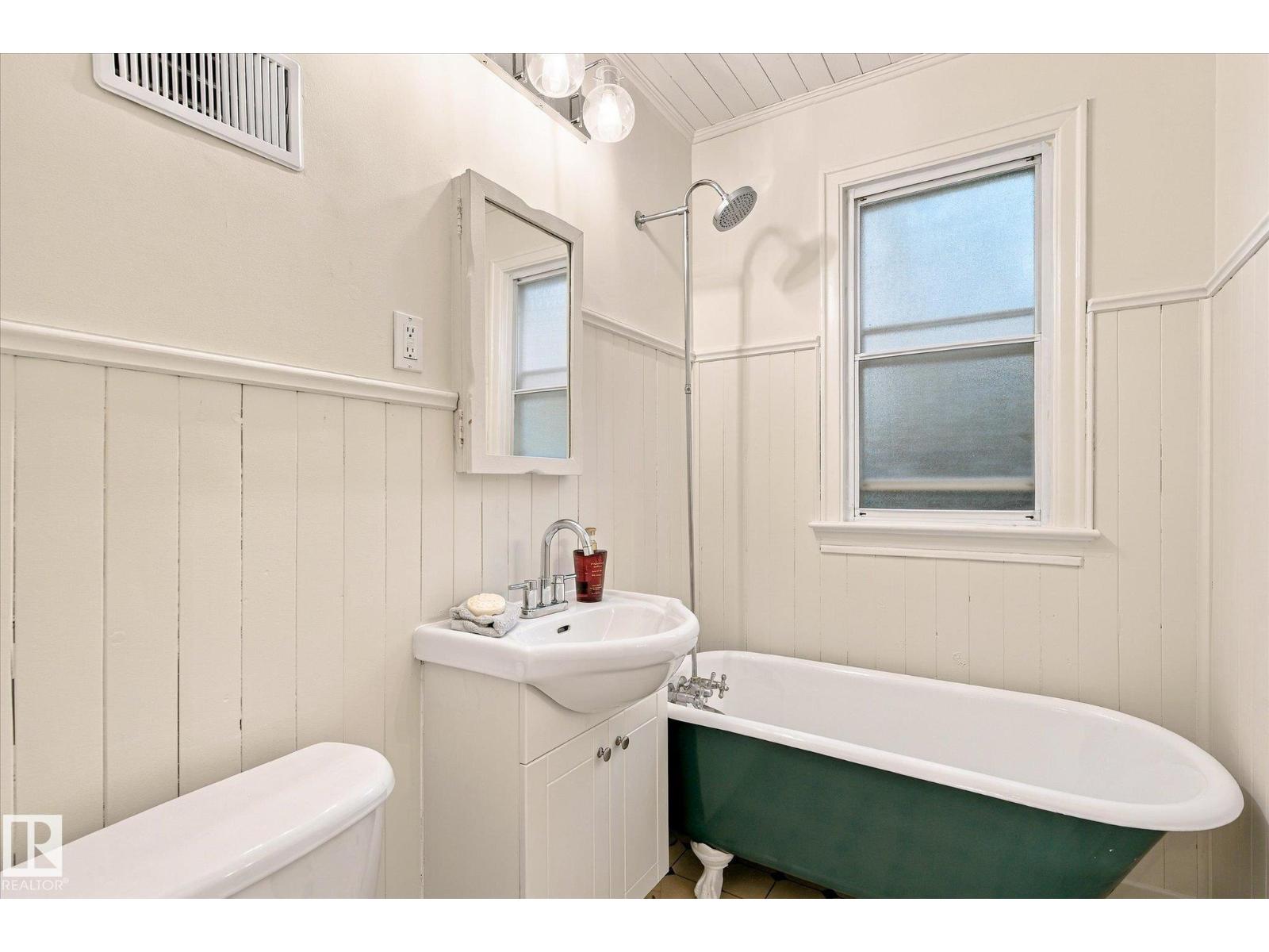 11718 129 ST NW - 16