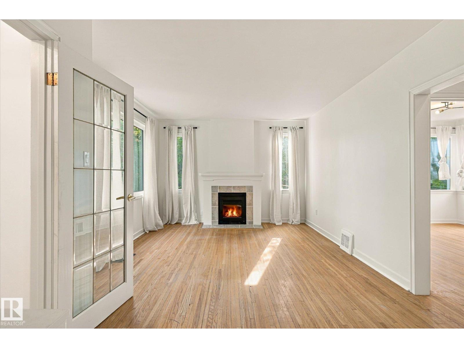 11718 129 ST NW - 6