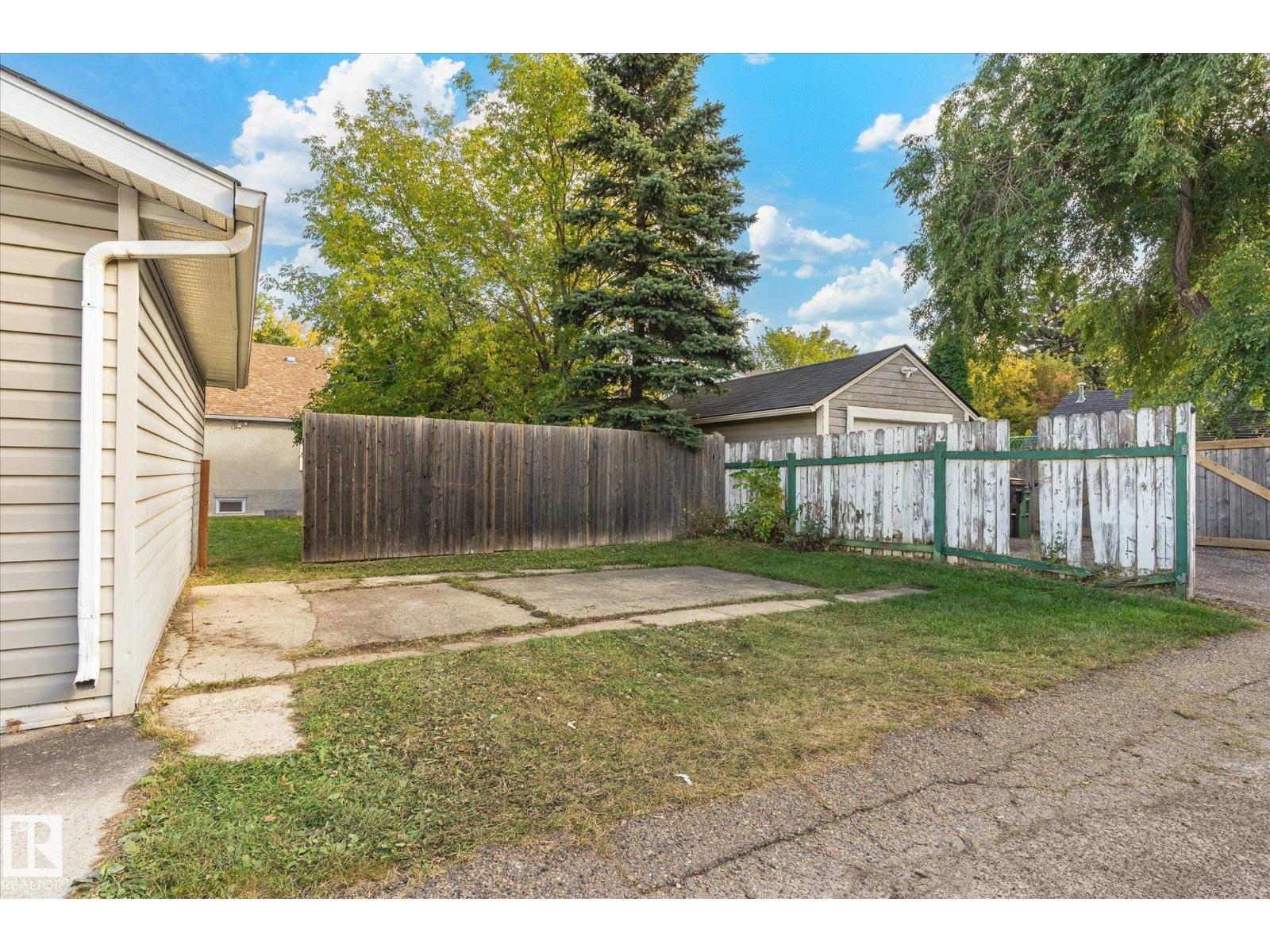 11718 129 ST NW - 29