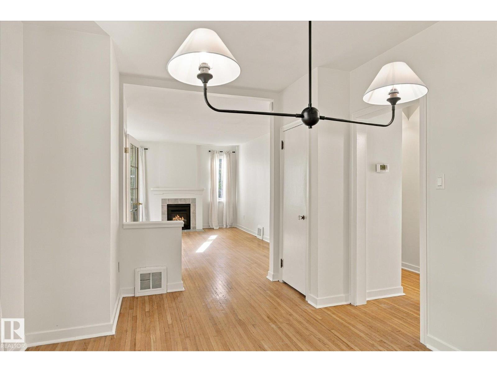 11718 129 ST NW - 10