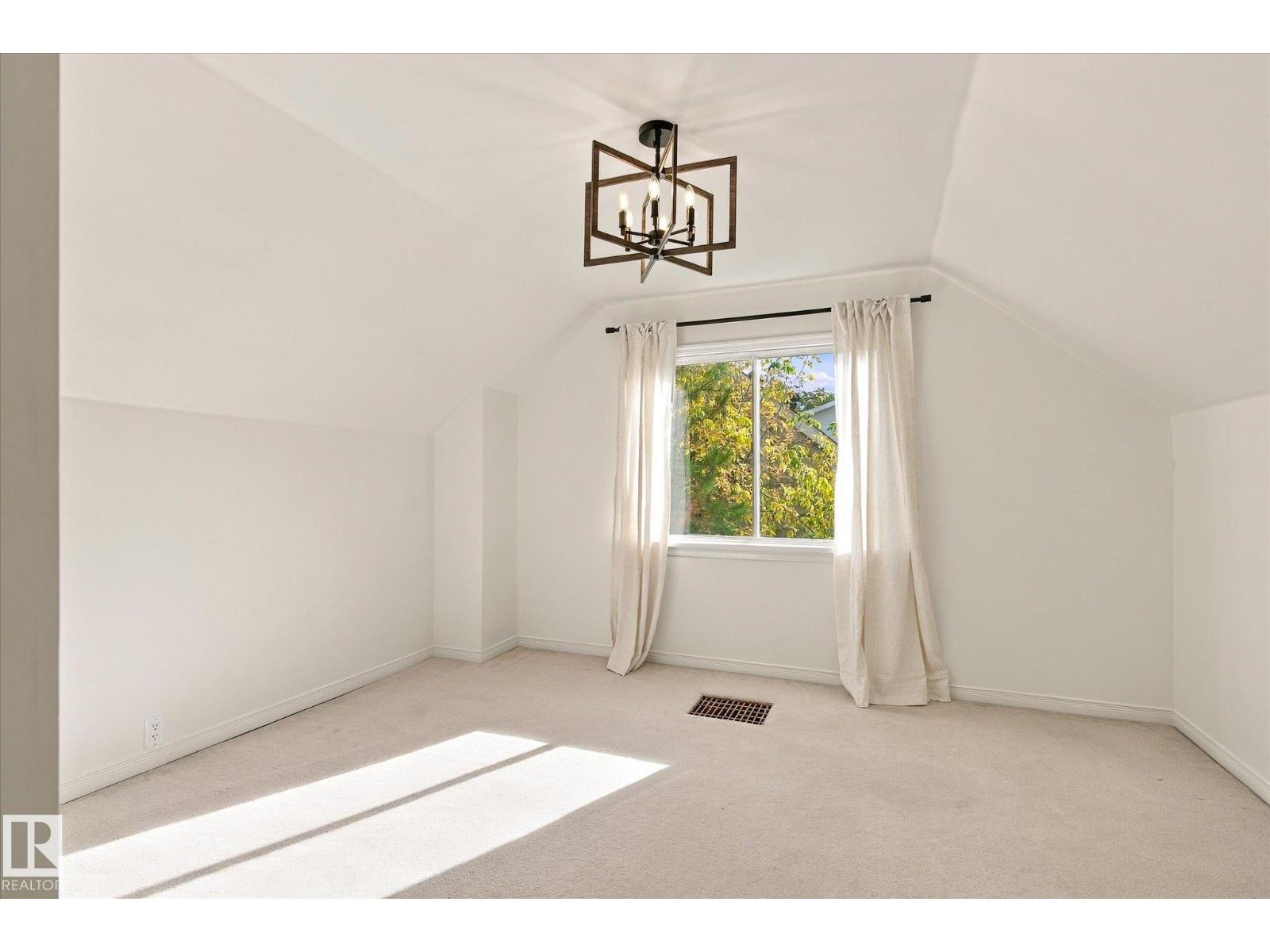 11718 129 ST NW - Image 18