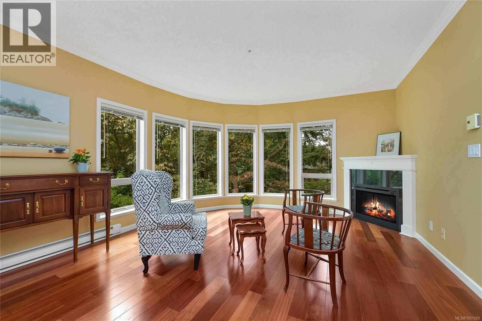 204 125 ALDERSMITH Pl — photo 1 of 40