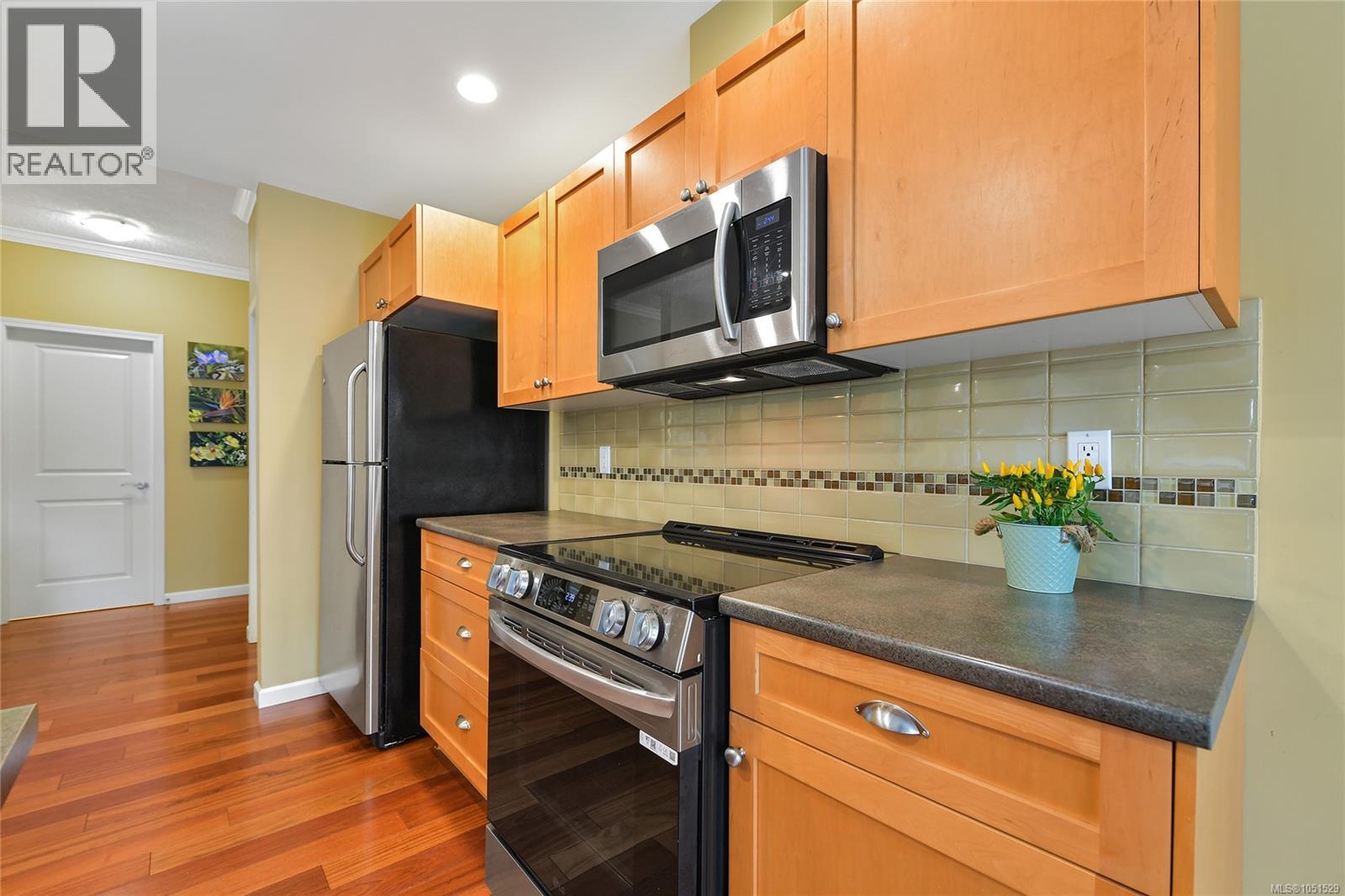#204 125 ALDERSMITH Pl - 11