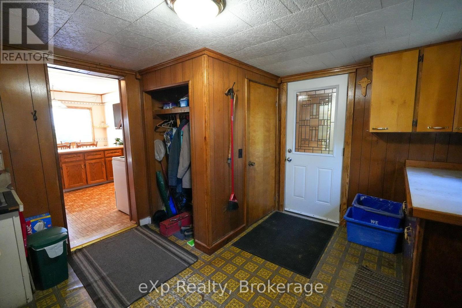 778 8TH AVENUE E - Image 20