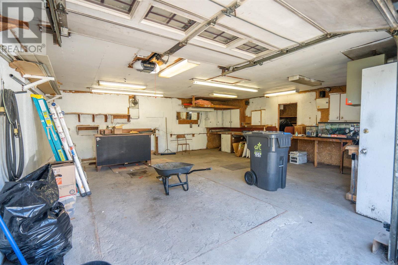 225 Beverley ST - 27