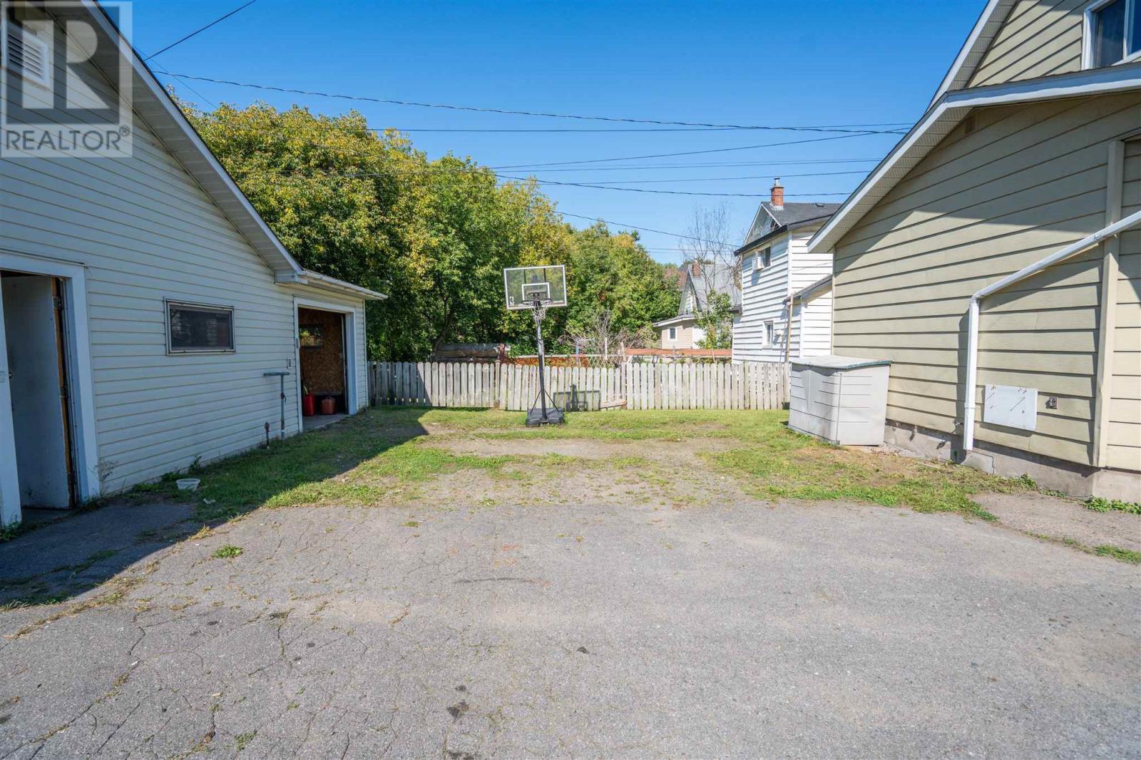 225 Beverley ST - Image 26
