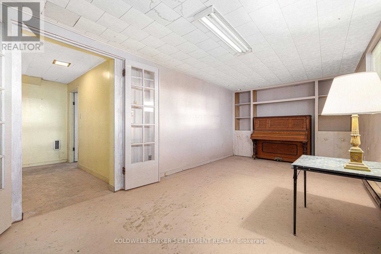 68 WILSON STREET W - 36