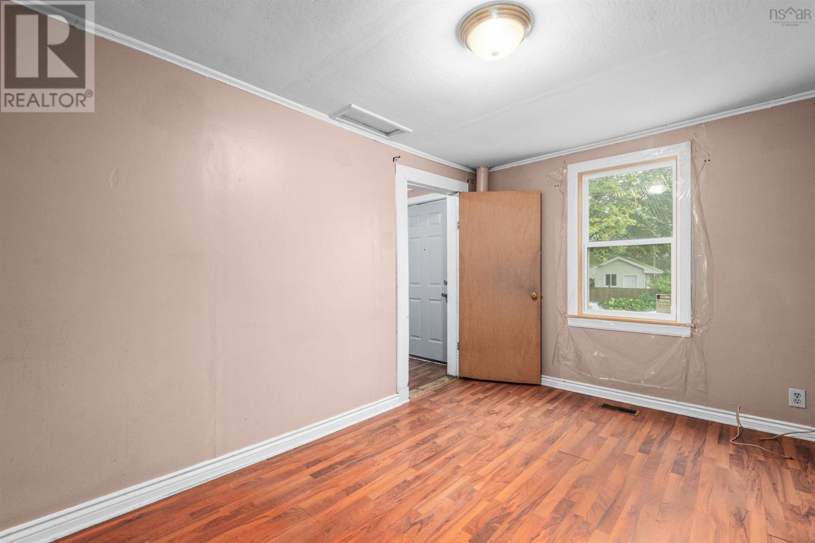 2455 Gladstone Street - 5