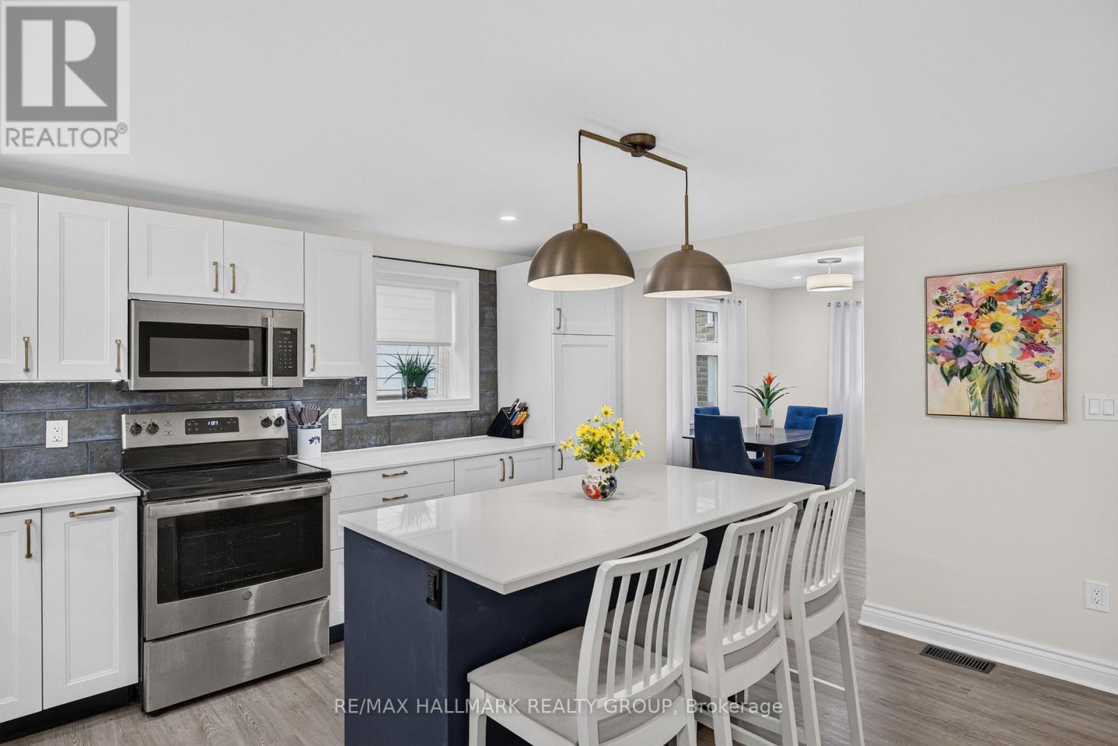 241 LEWIS STREET E - Image 12