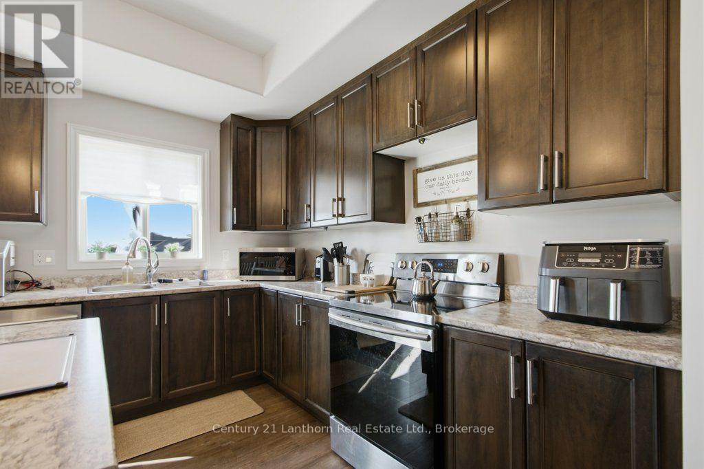 7 Cottonwood Drive, Belleville, ON photo 10