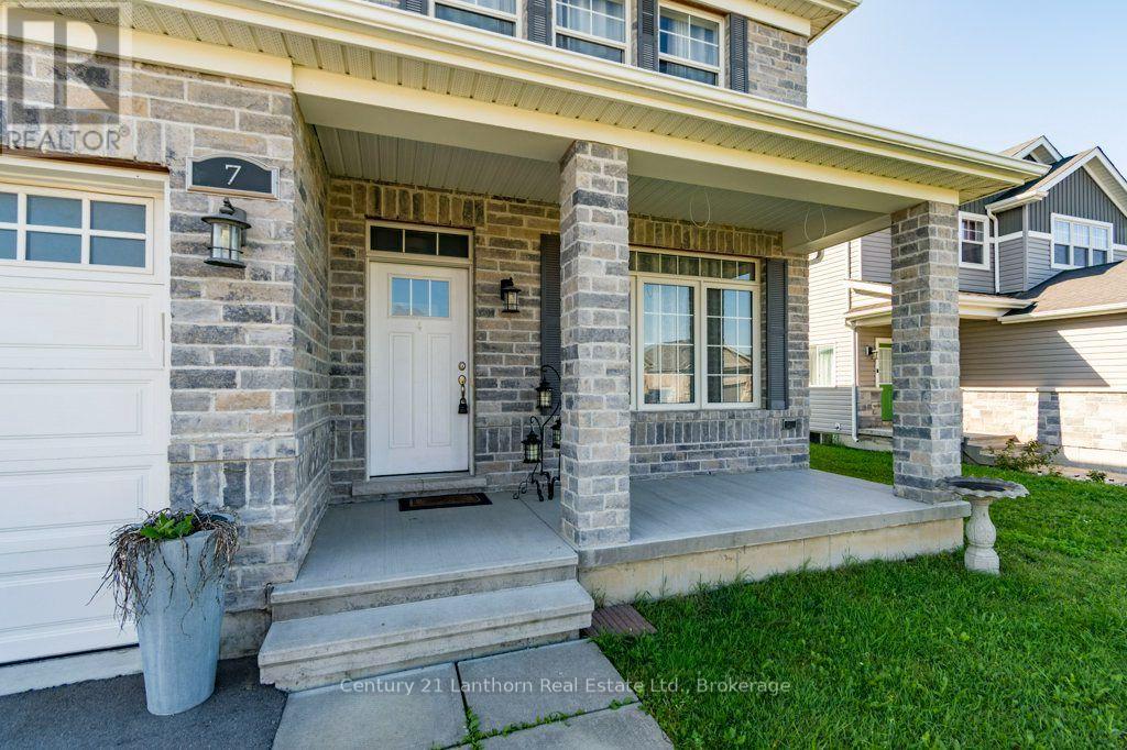 7 Cottonwood Drive, Belleville, ON photo 3