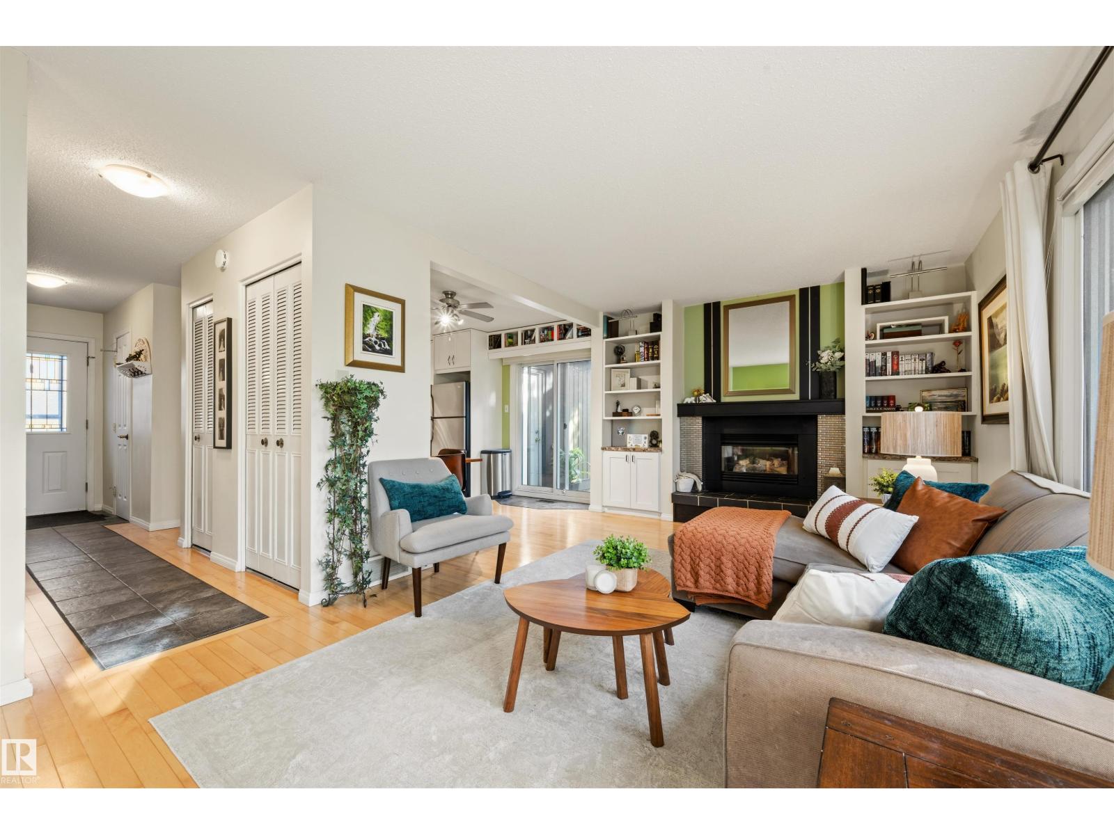 7067 32 AV NW - 1