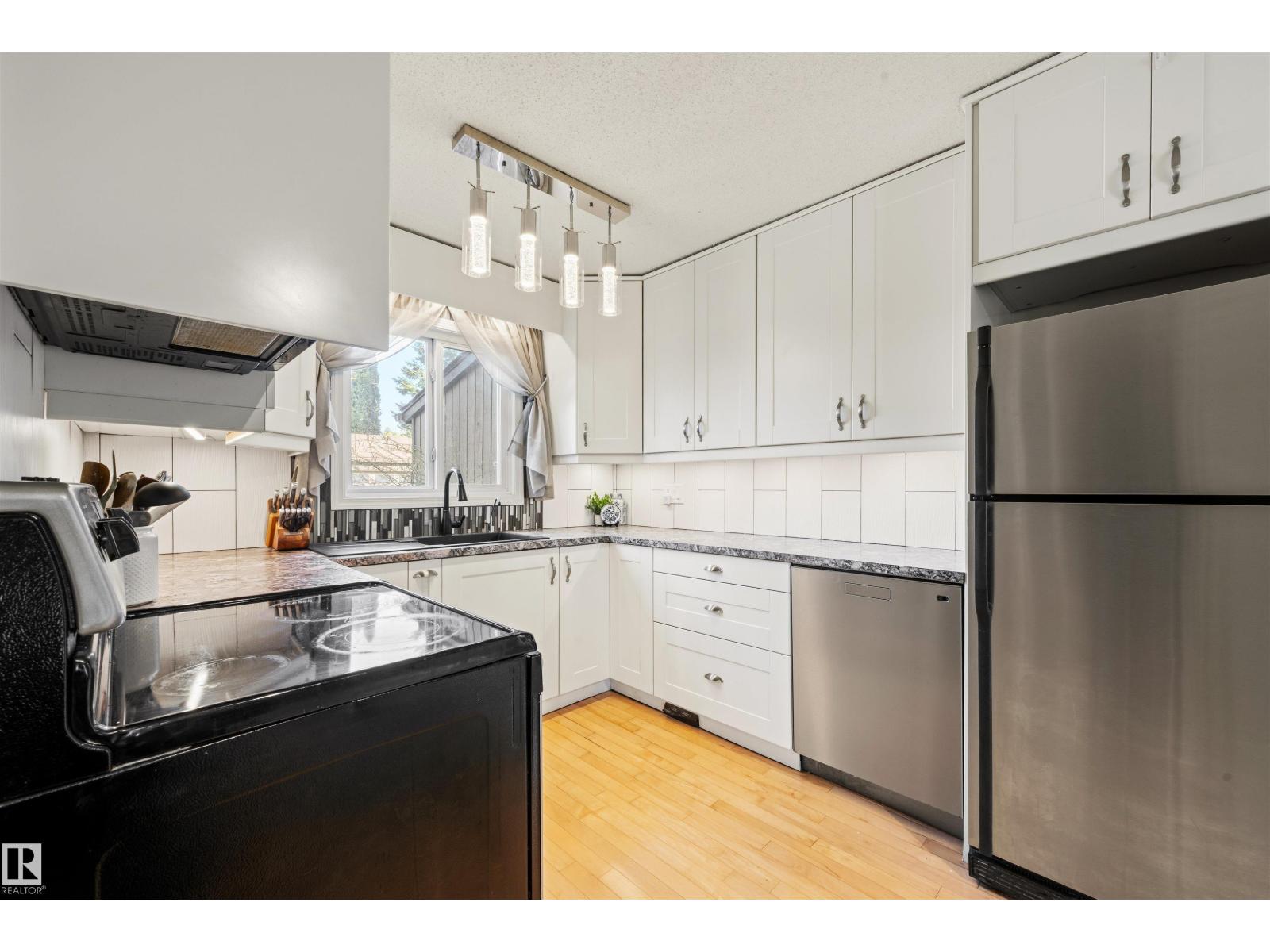 7067 32 AV NW - 15
