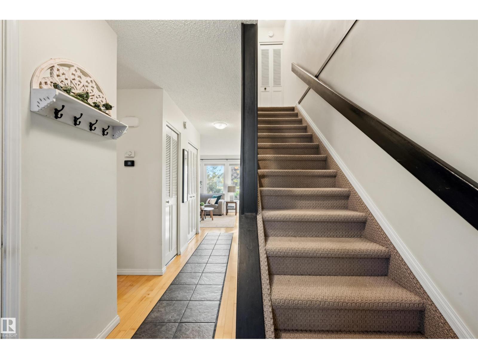 7067 32 AV NW - 19