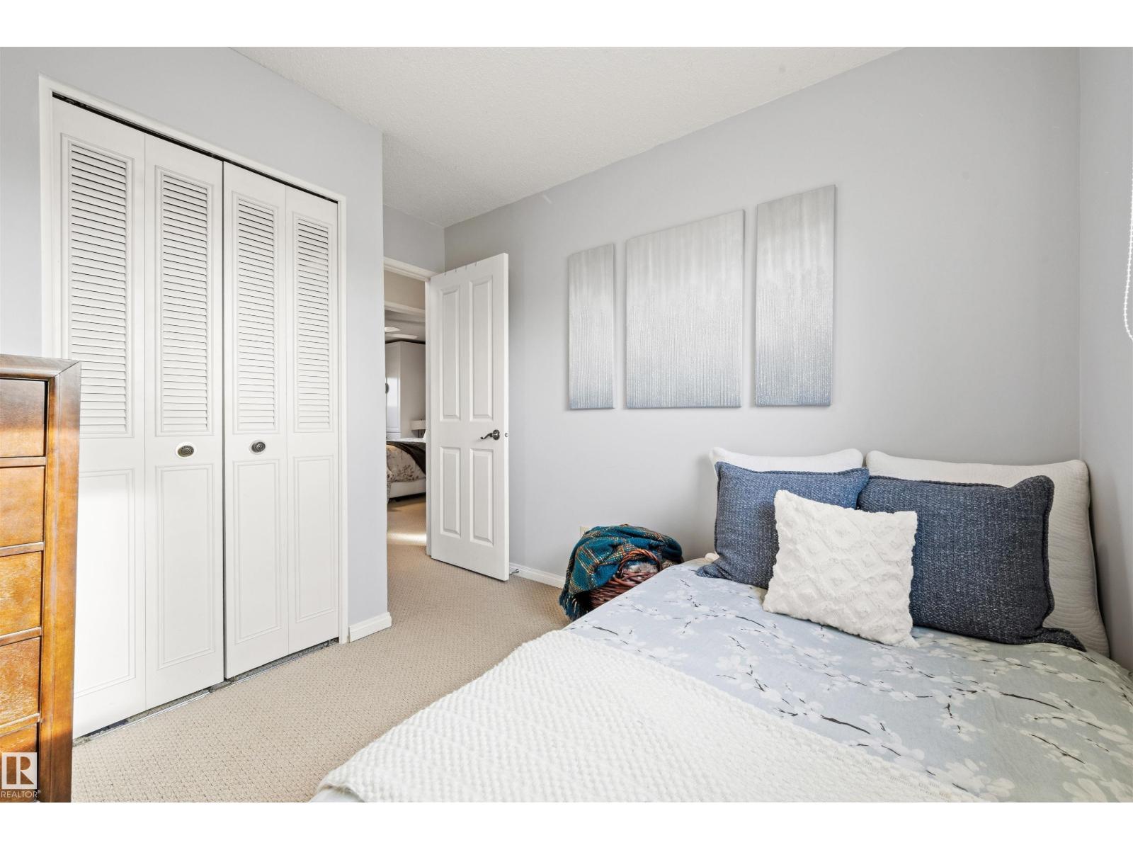 7067 32 AV NW - 26