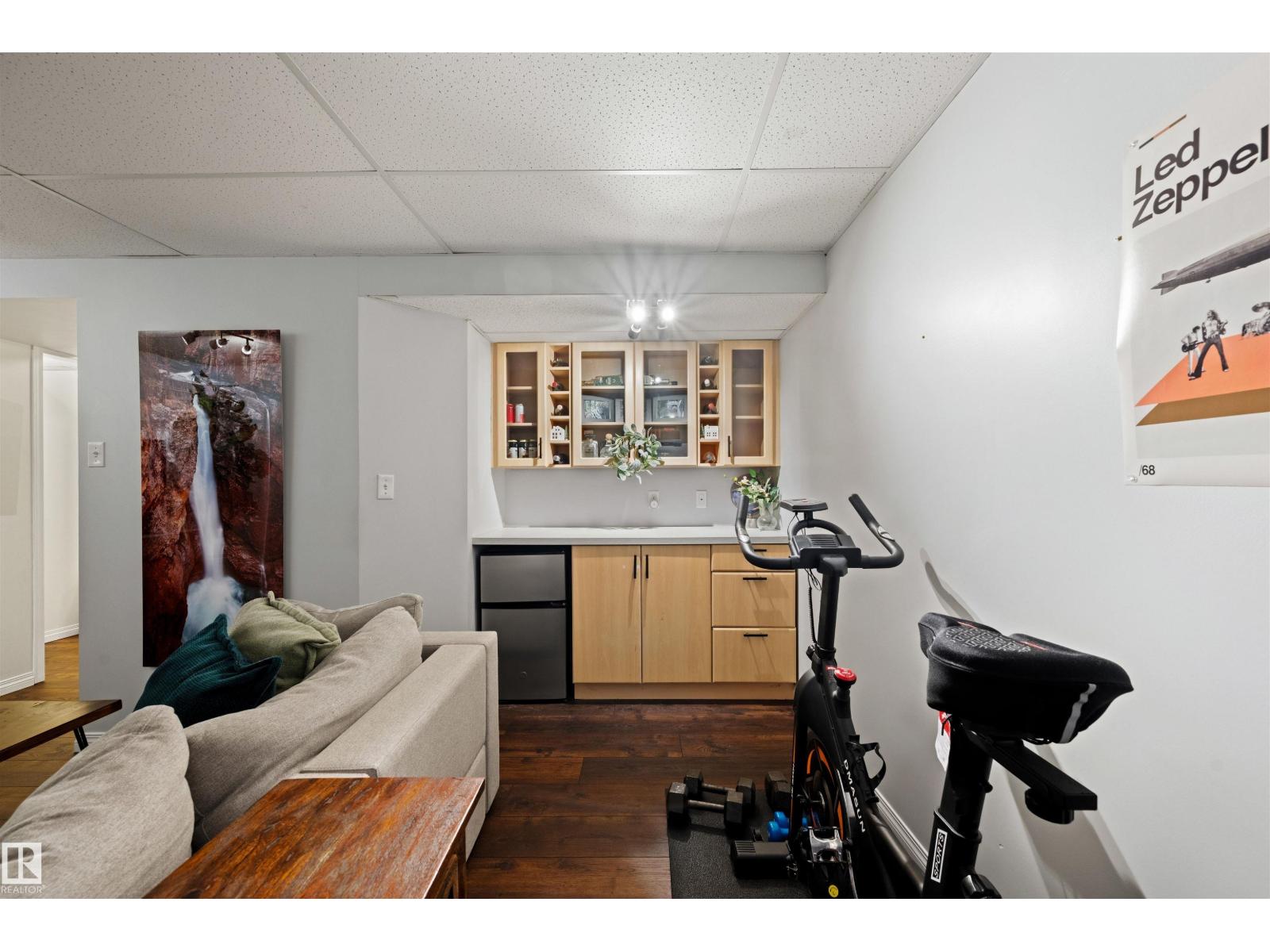 7067 32 AV NW - 34