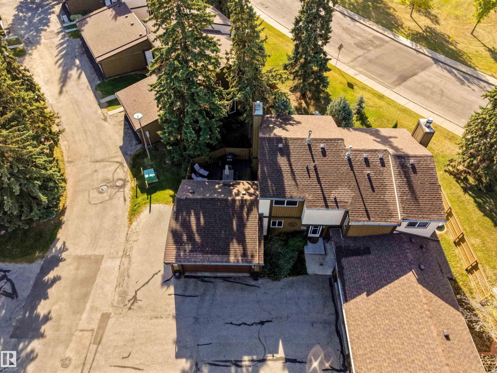 7067 32 AV NW - 47