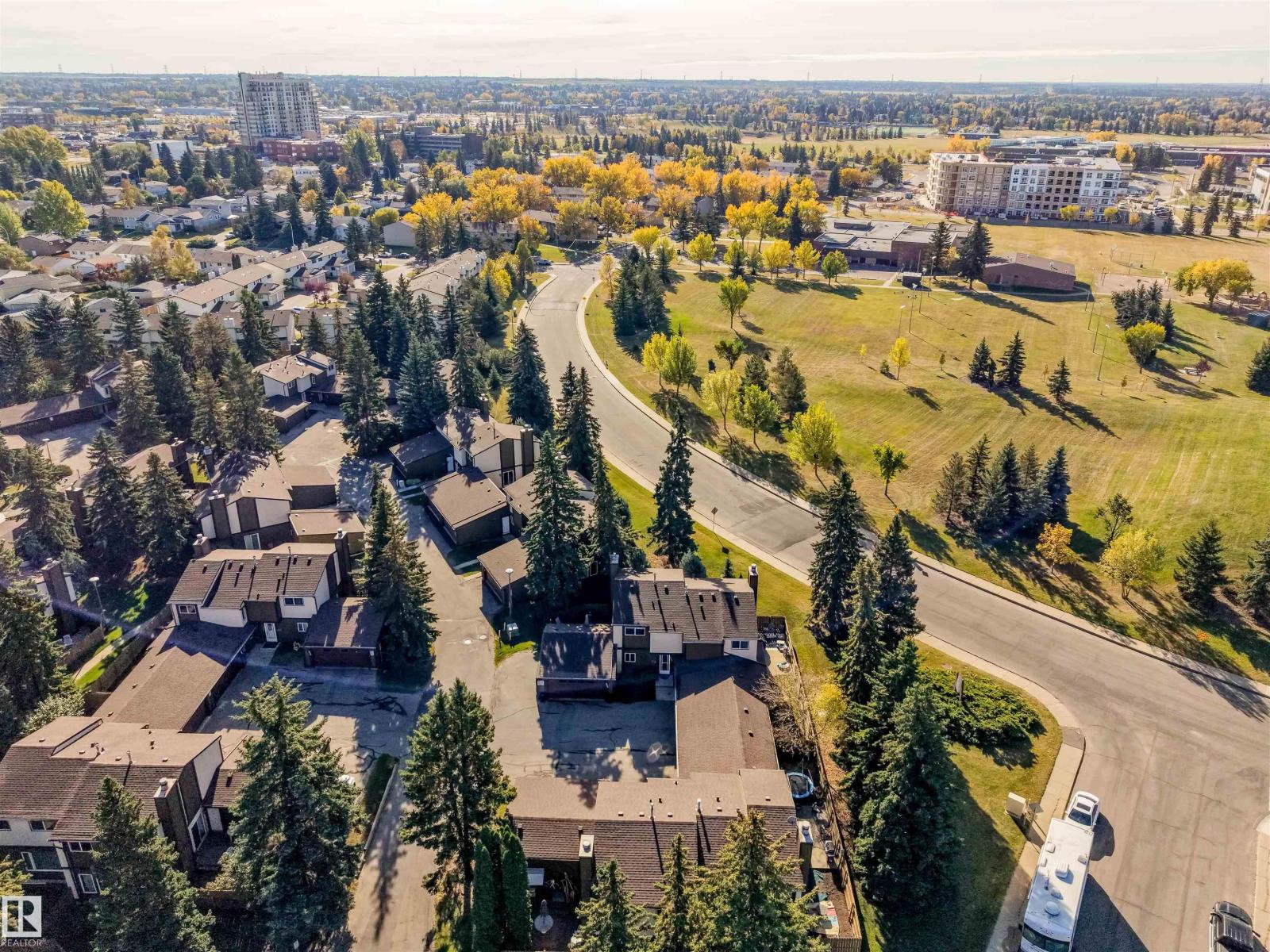 7067 32 AV NW - 49