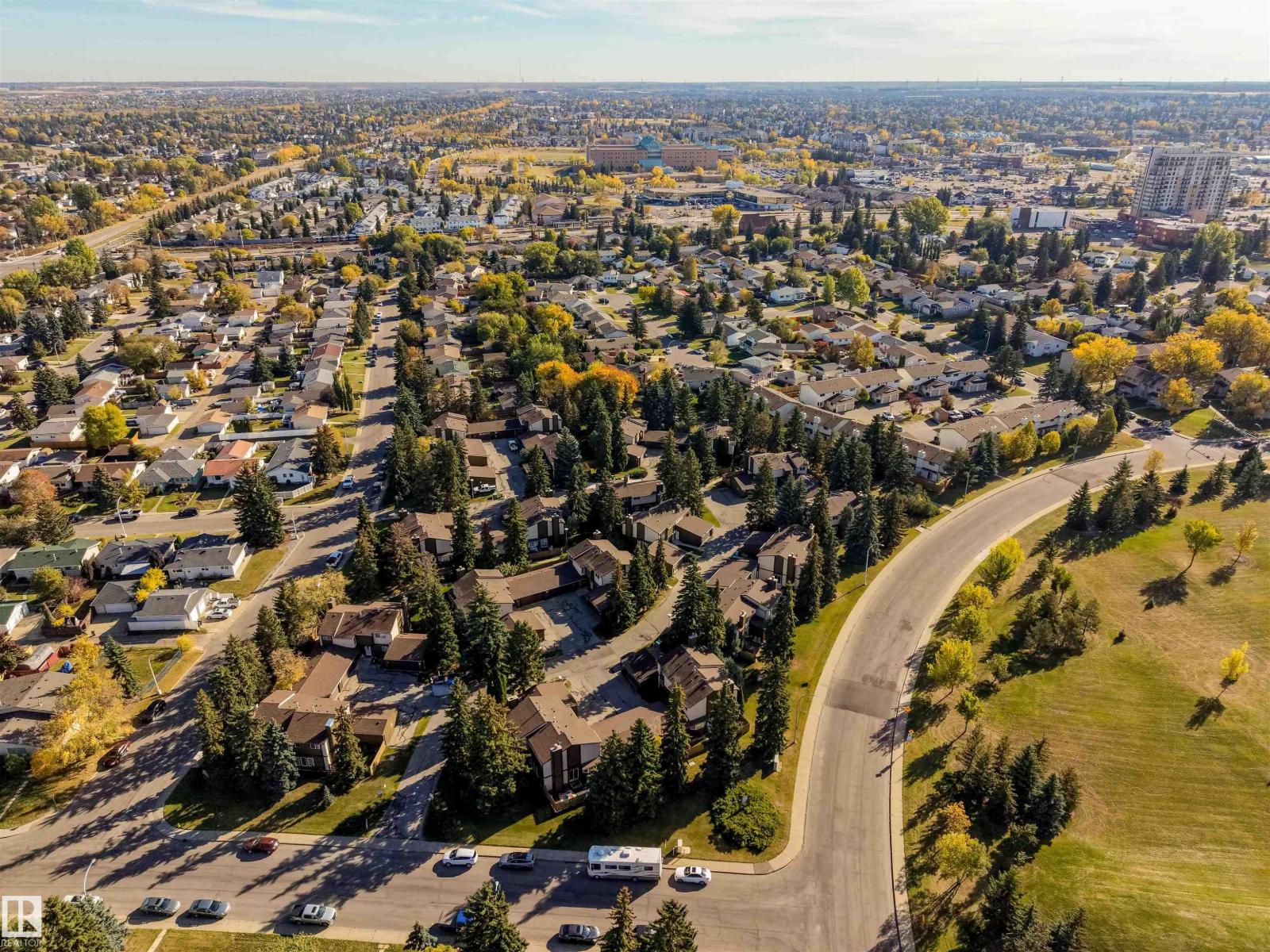 7067 32 AV NW - 51