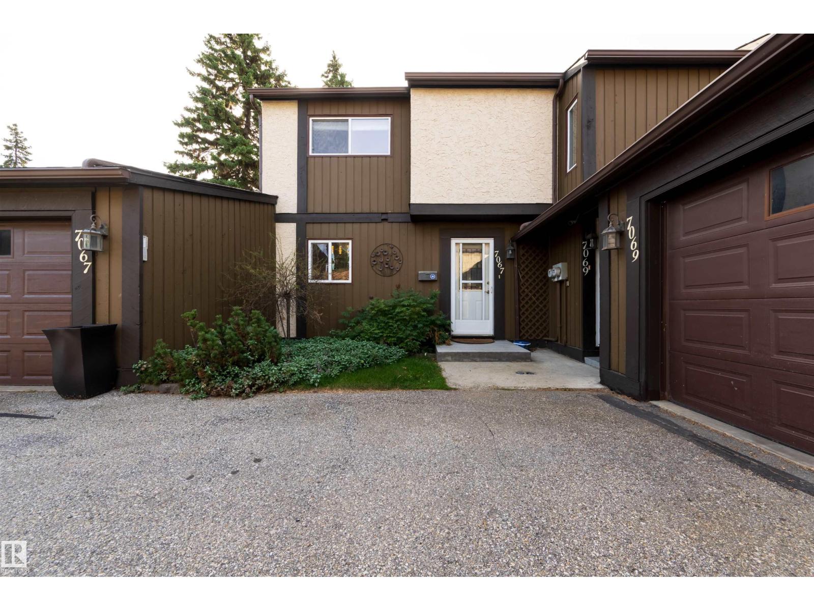7067 32 AV NW - 53