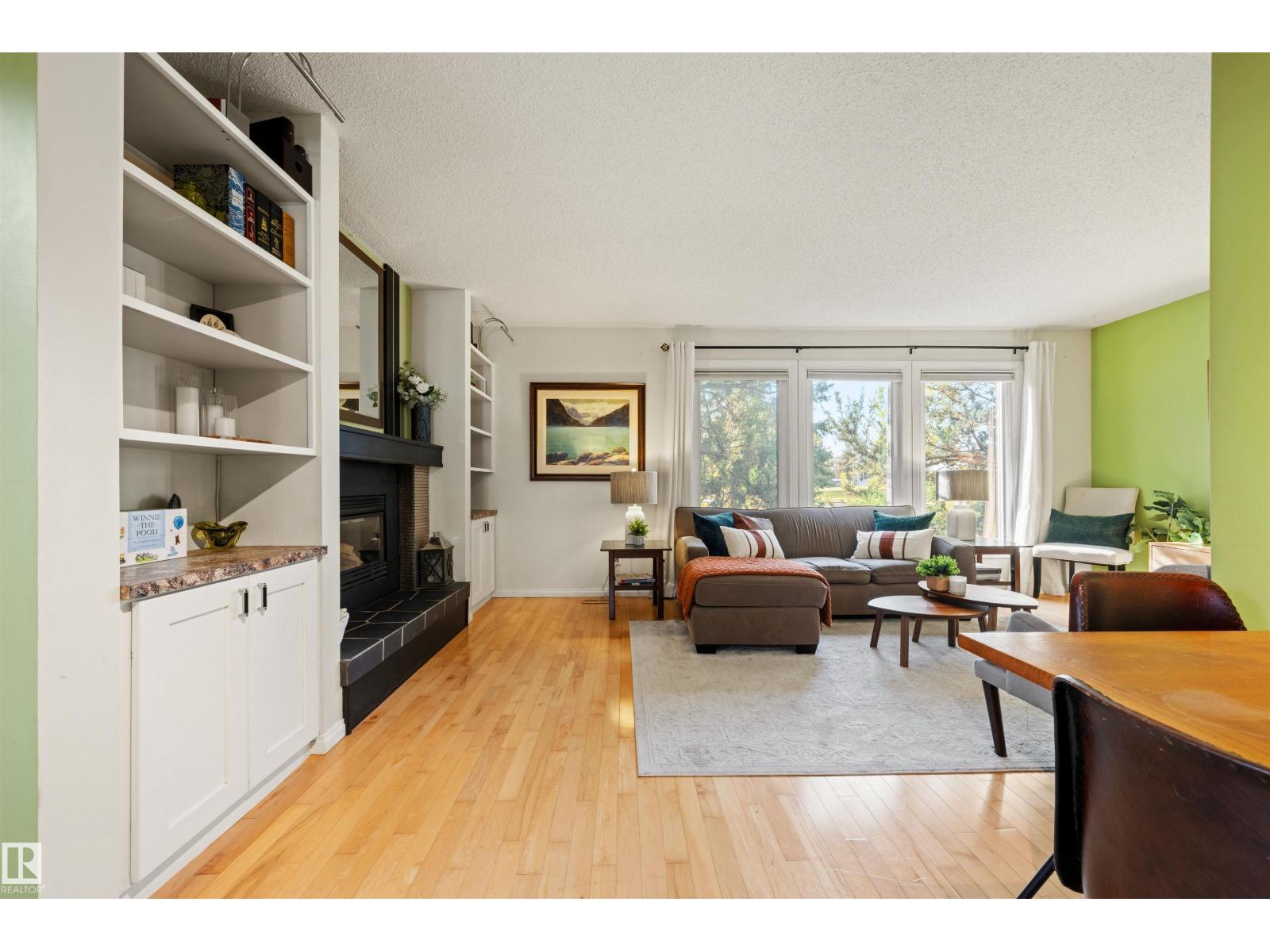 7067 32 AV NW - 9
