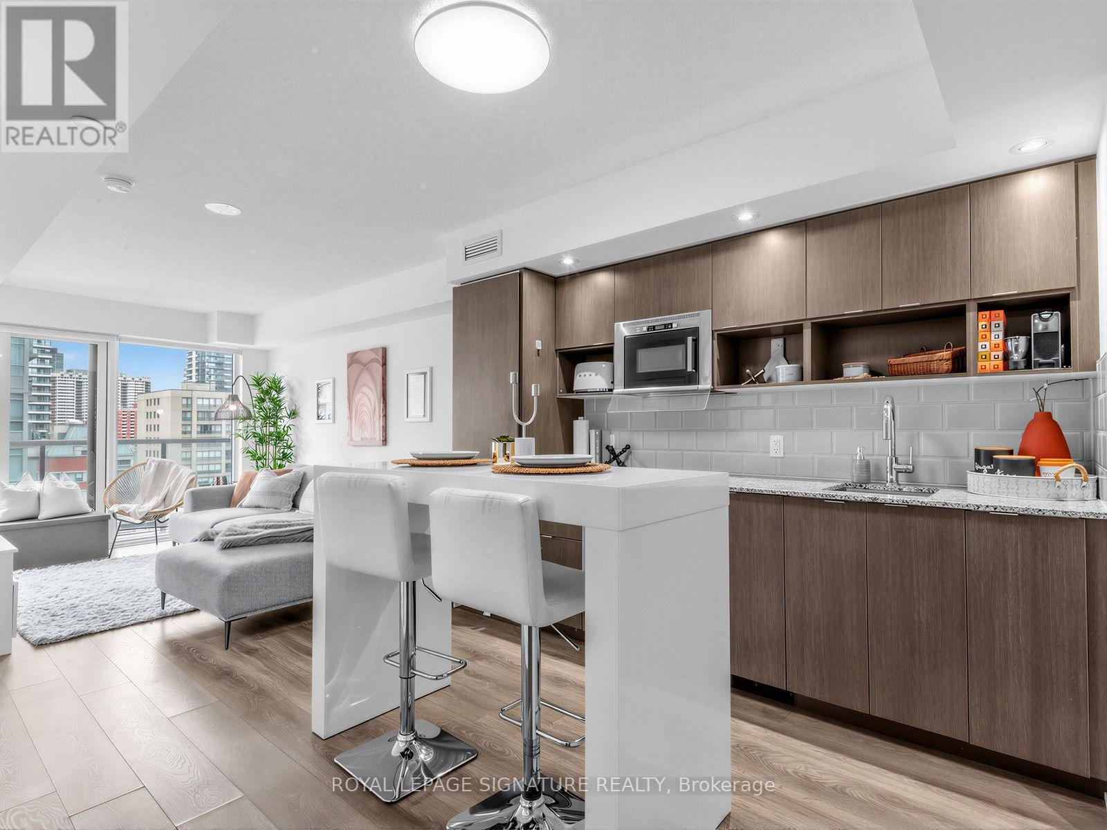 #1204 89 MCGILL STREET - 5