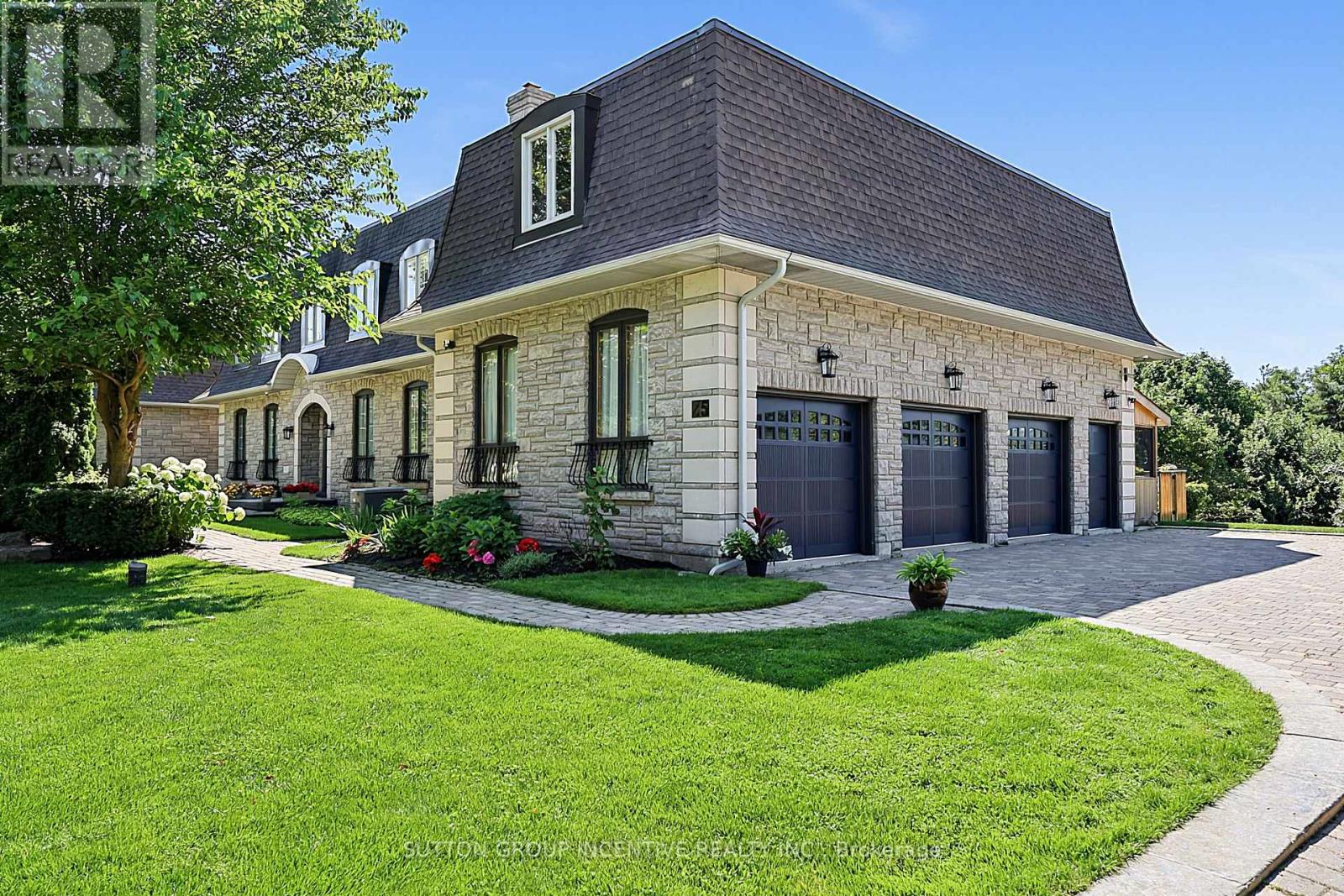 25 Bovair Trail, Aurora, ON photo 3