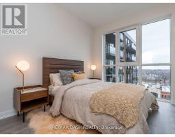 723 - 2300 St. Clair Avenue W, Toronto, ON M6N1K8 Photo 32