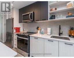 723 - 2300 St. Clair Avenue W, Toronto, ON M6N1K8 Photo 7