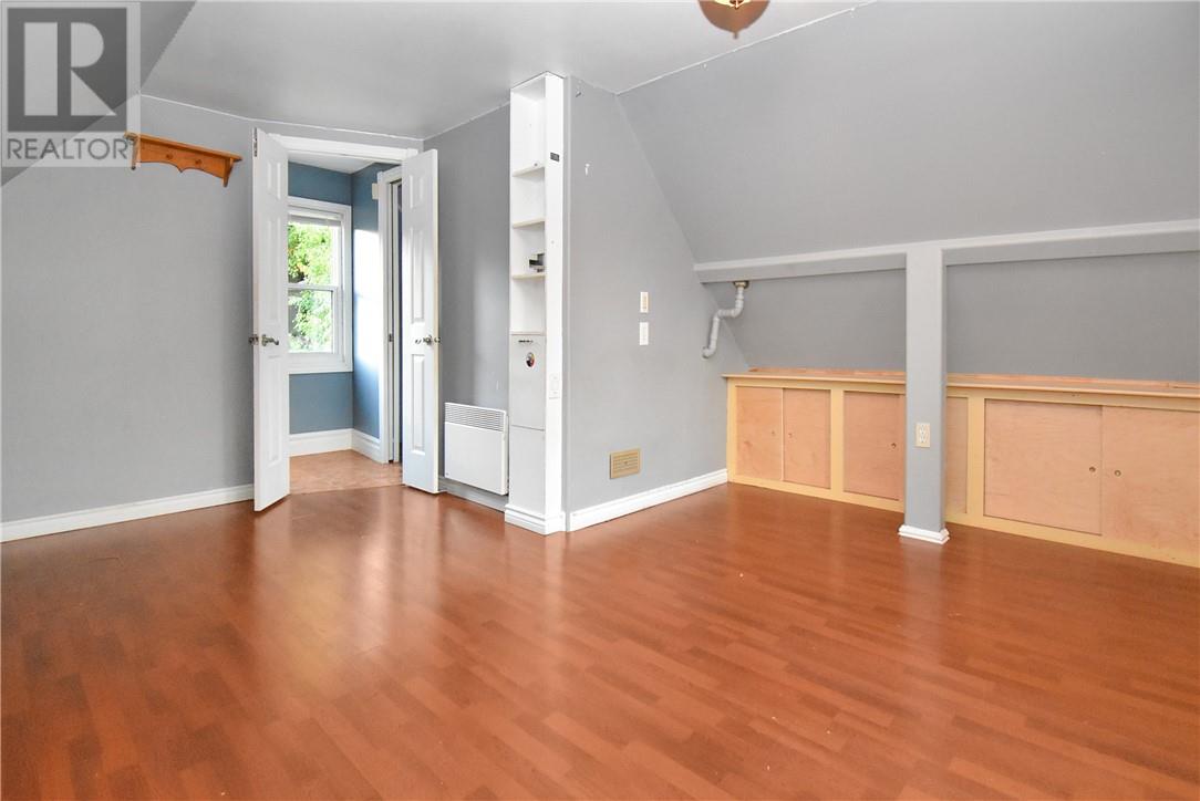 294 Kathleen Street - 16