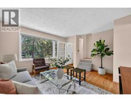 4pc Bathroom - 572 Regal Park Ne, Calgary, AB T2E0S6 Photo 8