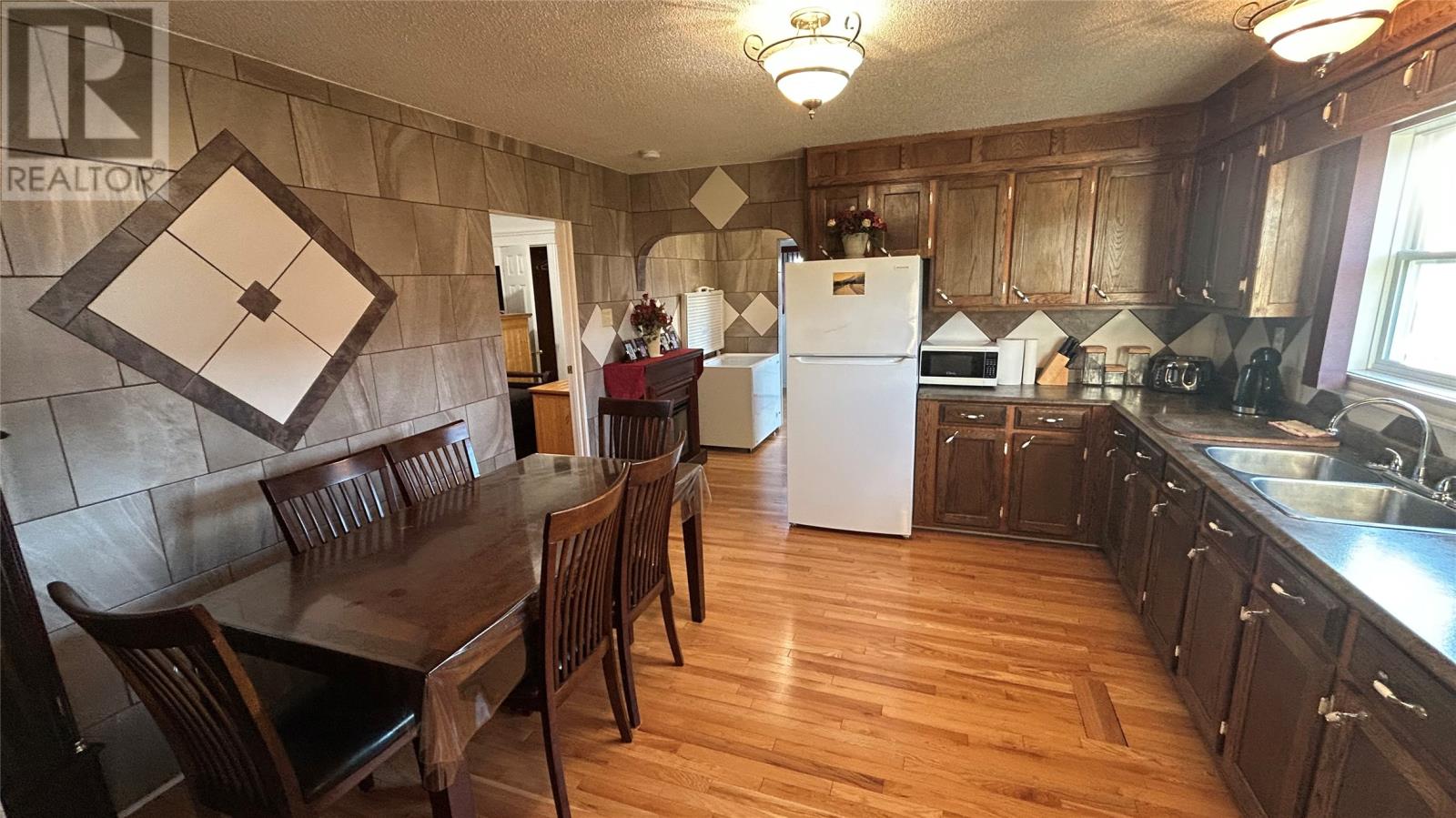 401 Main Road - 7