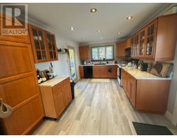 15 Spruce Avenue thumbnail 9