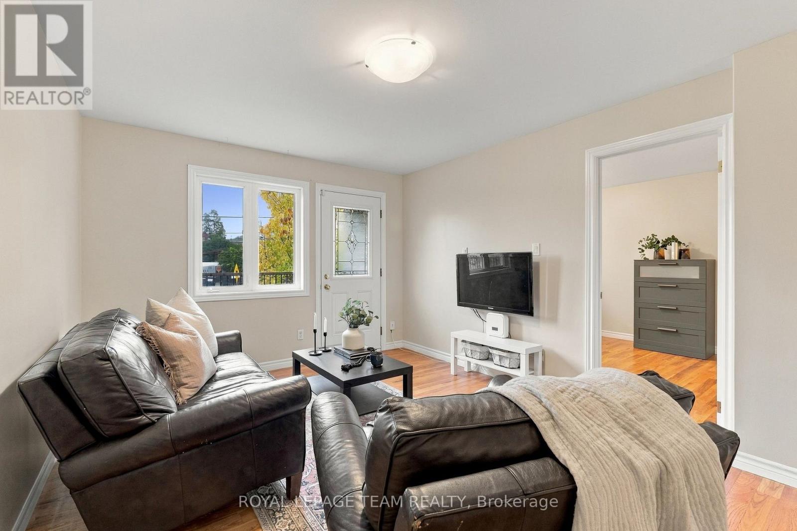 24 FARM STREET - Image 13