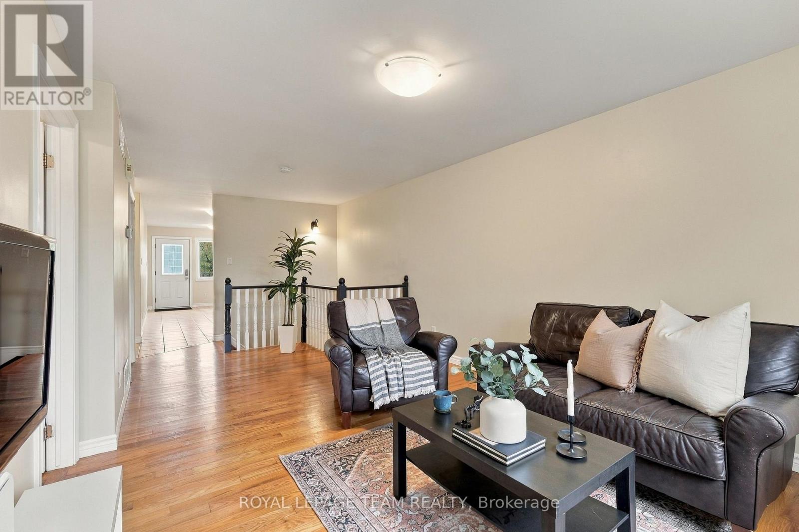 24 FARM STREET - 16