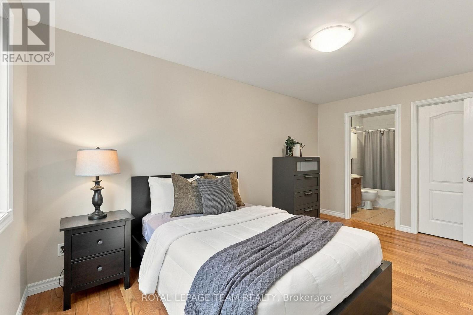 24 FARM STREET - Image 19