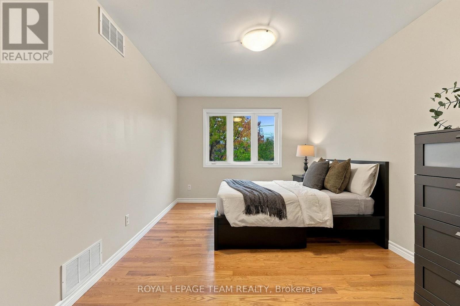 24 FARM STREET - 20