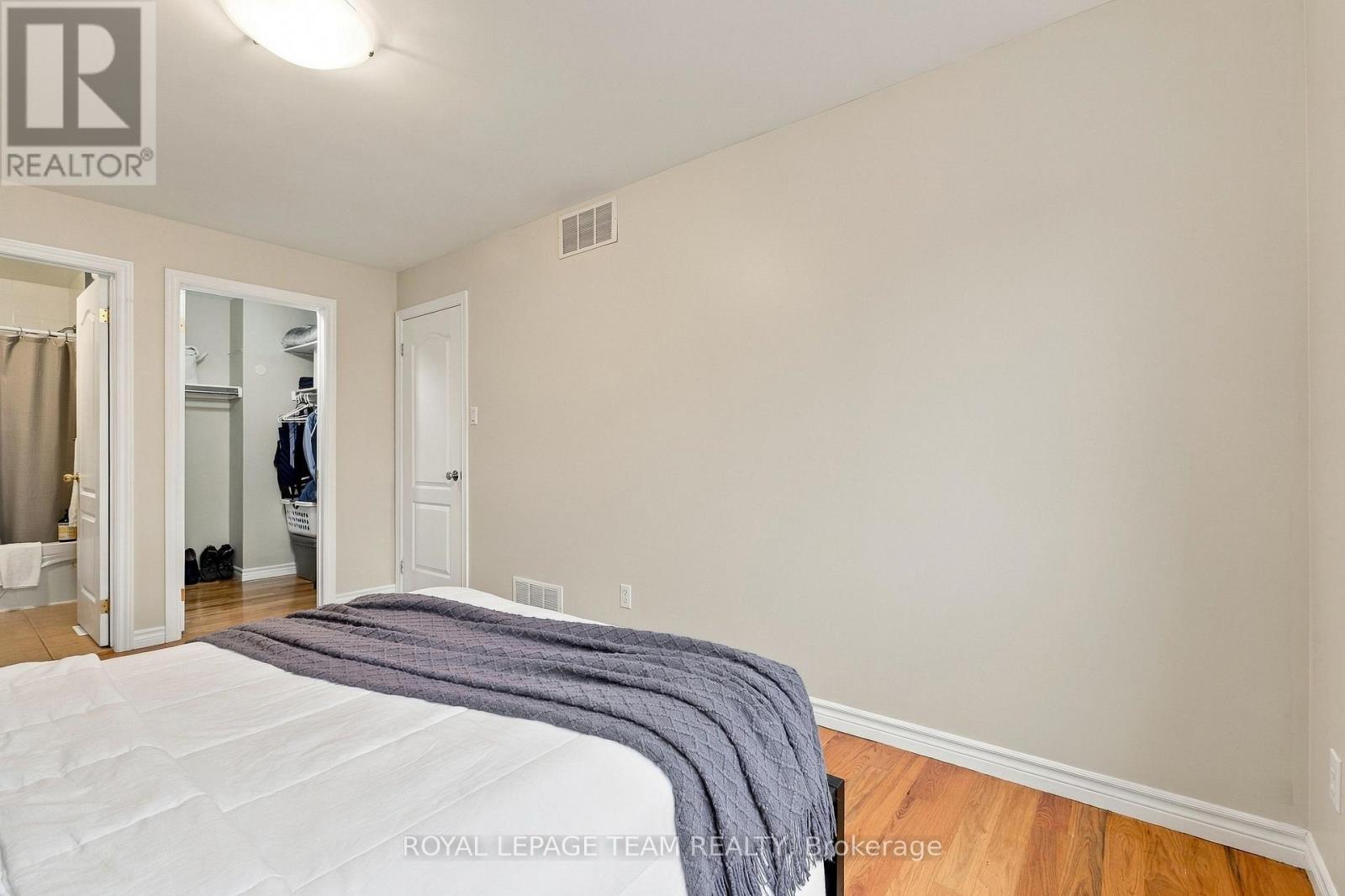 24 FARM STREET - Image 21