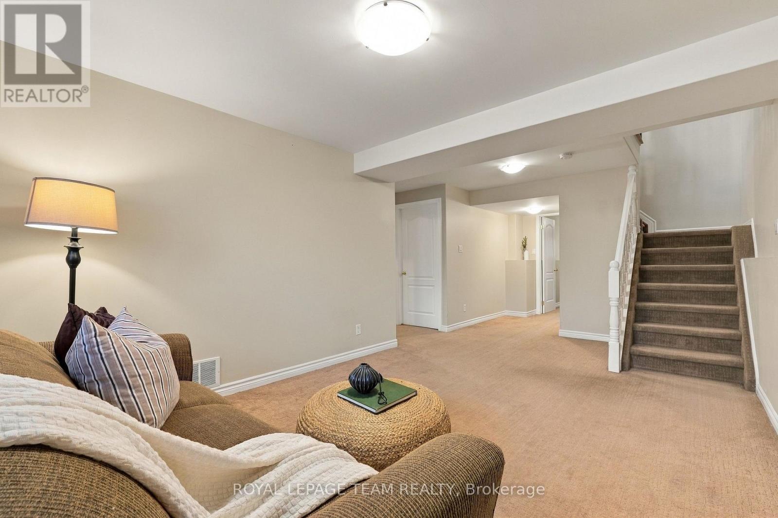 24 FARM STREET - 26