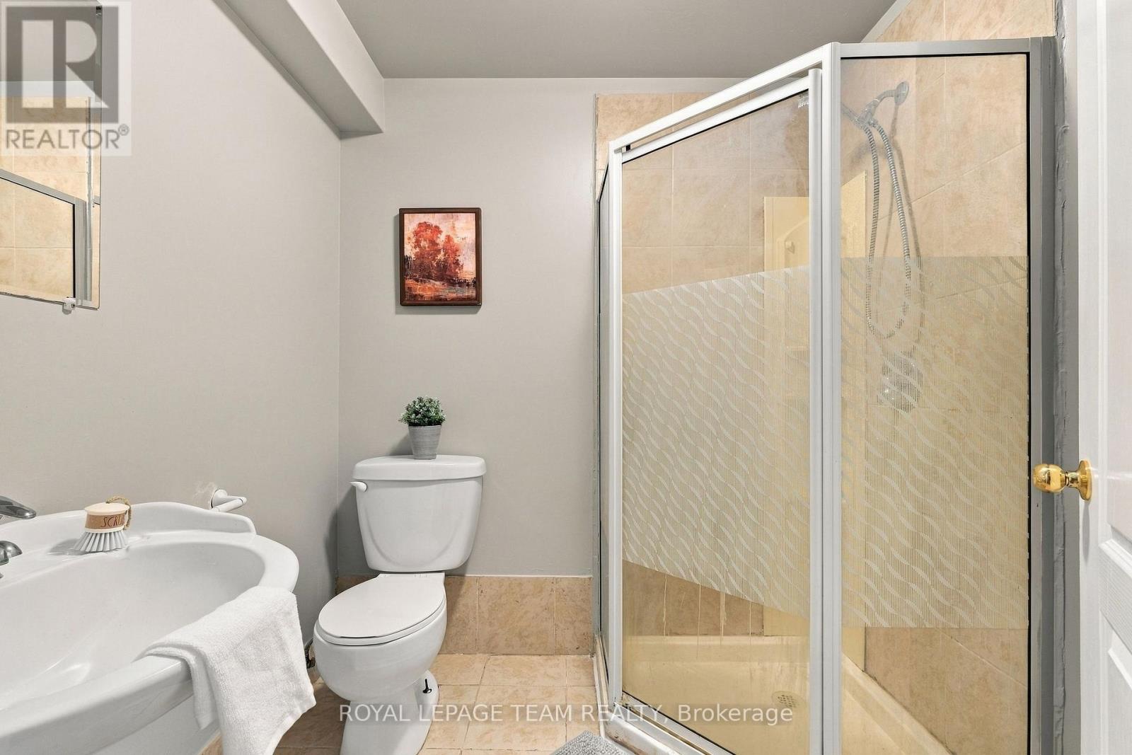 24 FARM STREET - Image 31