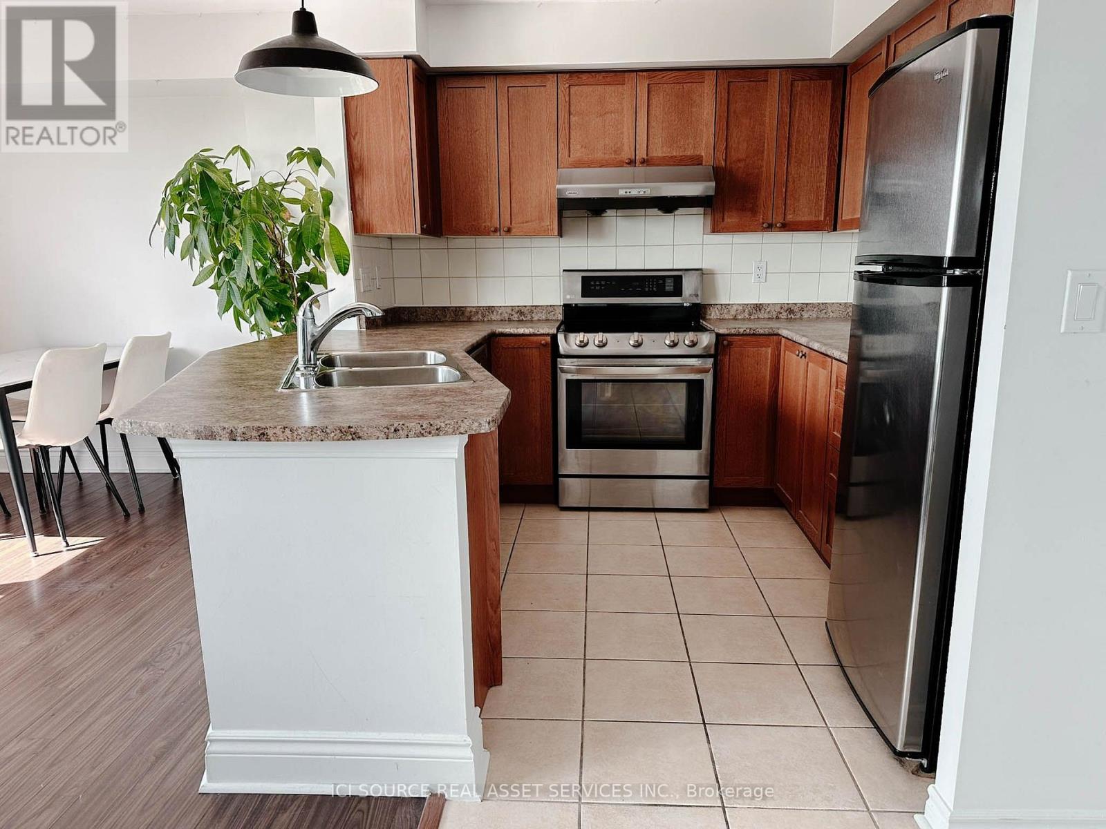 901- 935 Sheppard Avenue West, Toronto, ON photo 4
