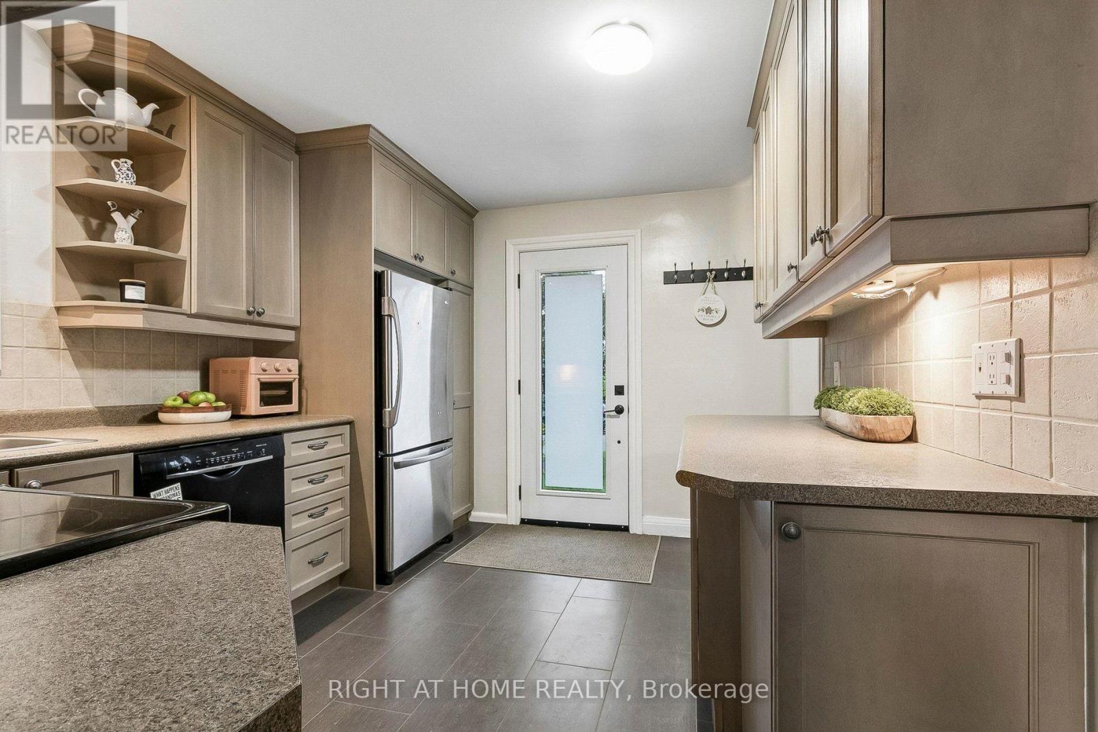 19 FLEMPTON CRESCENT - 12