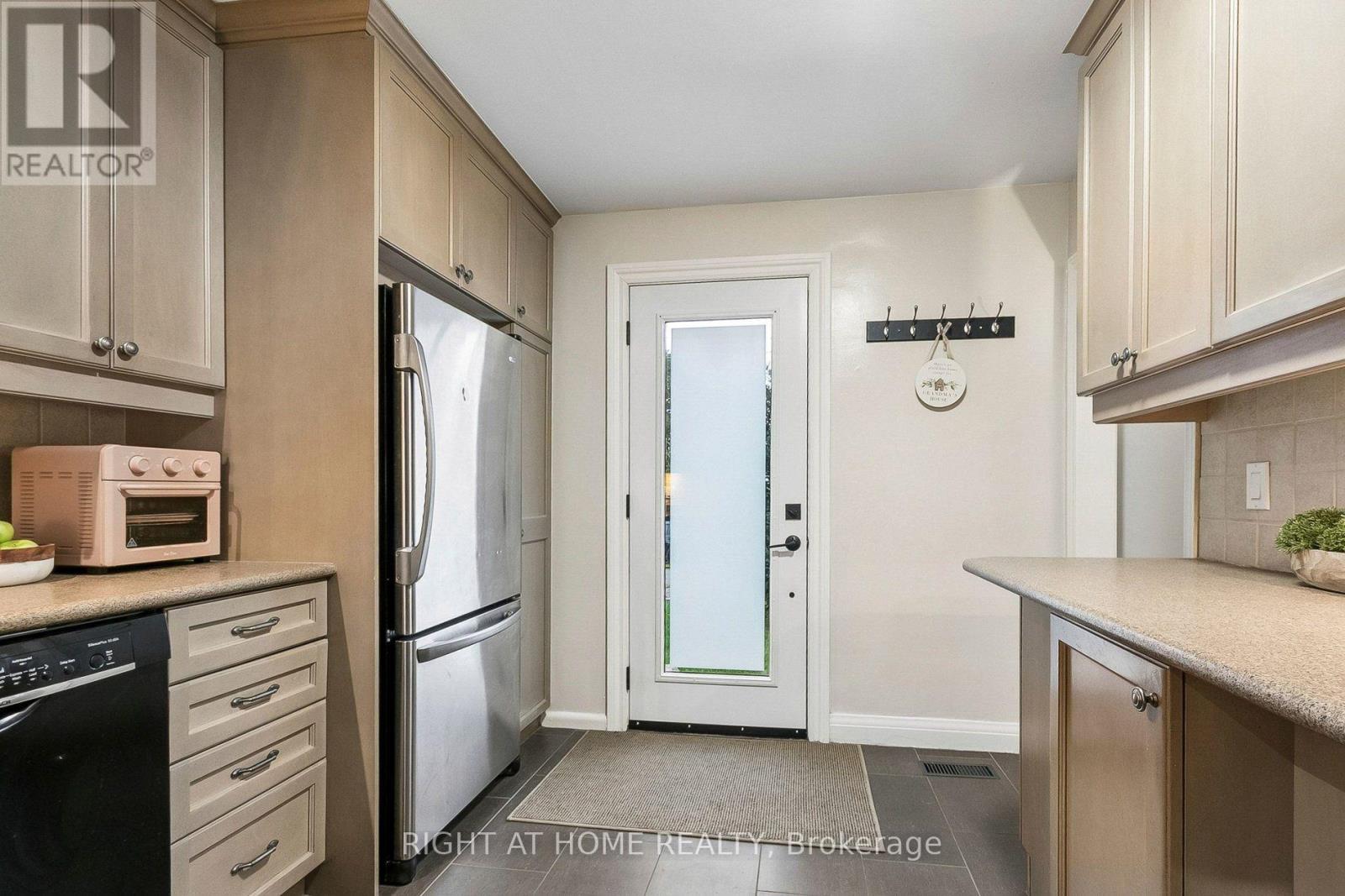 19 FLEMPTON CRESCENT - 13